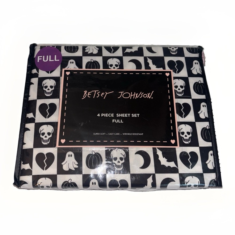NWT Betsey Johnson 4-piece Full Size Sheet Halloween Pattern Skulls & Ghosts